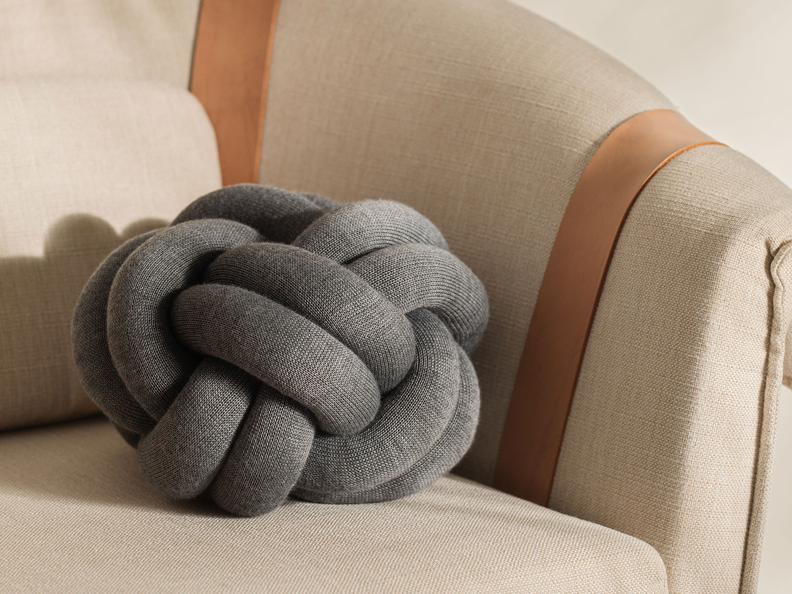 Knot cushion